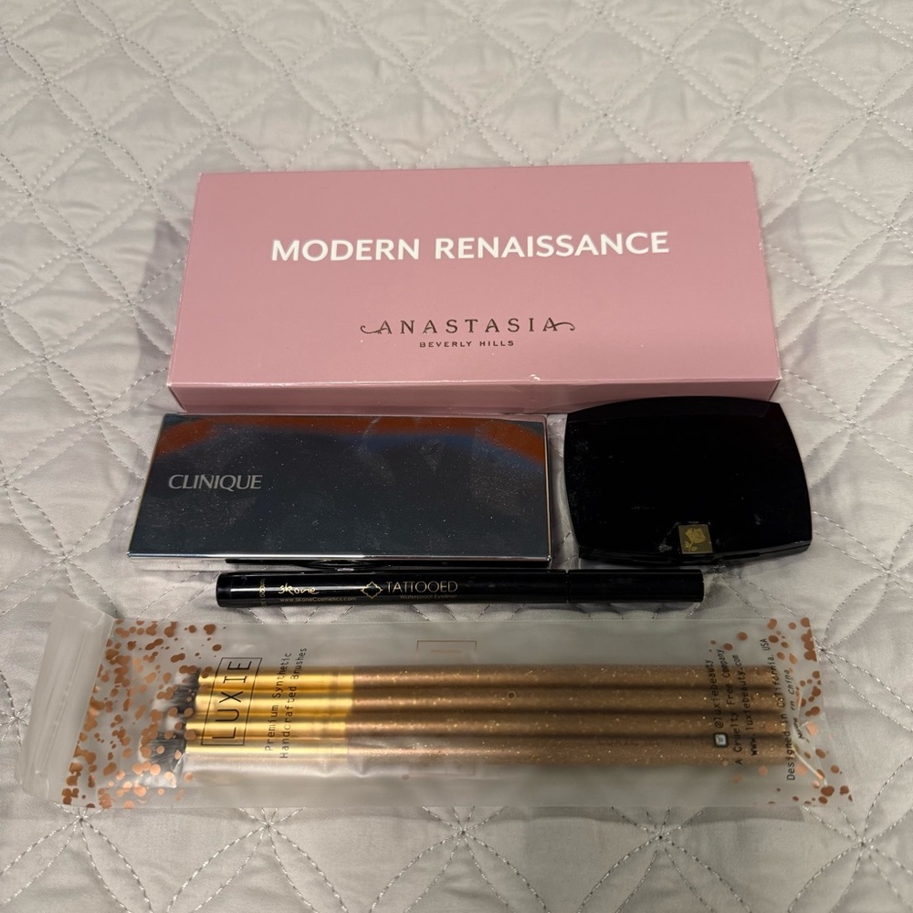 Anastasia Modern Renaissance Palette with Gold Brushes and much more.